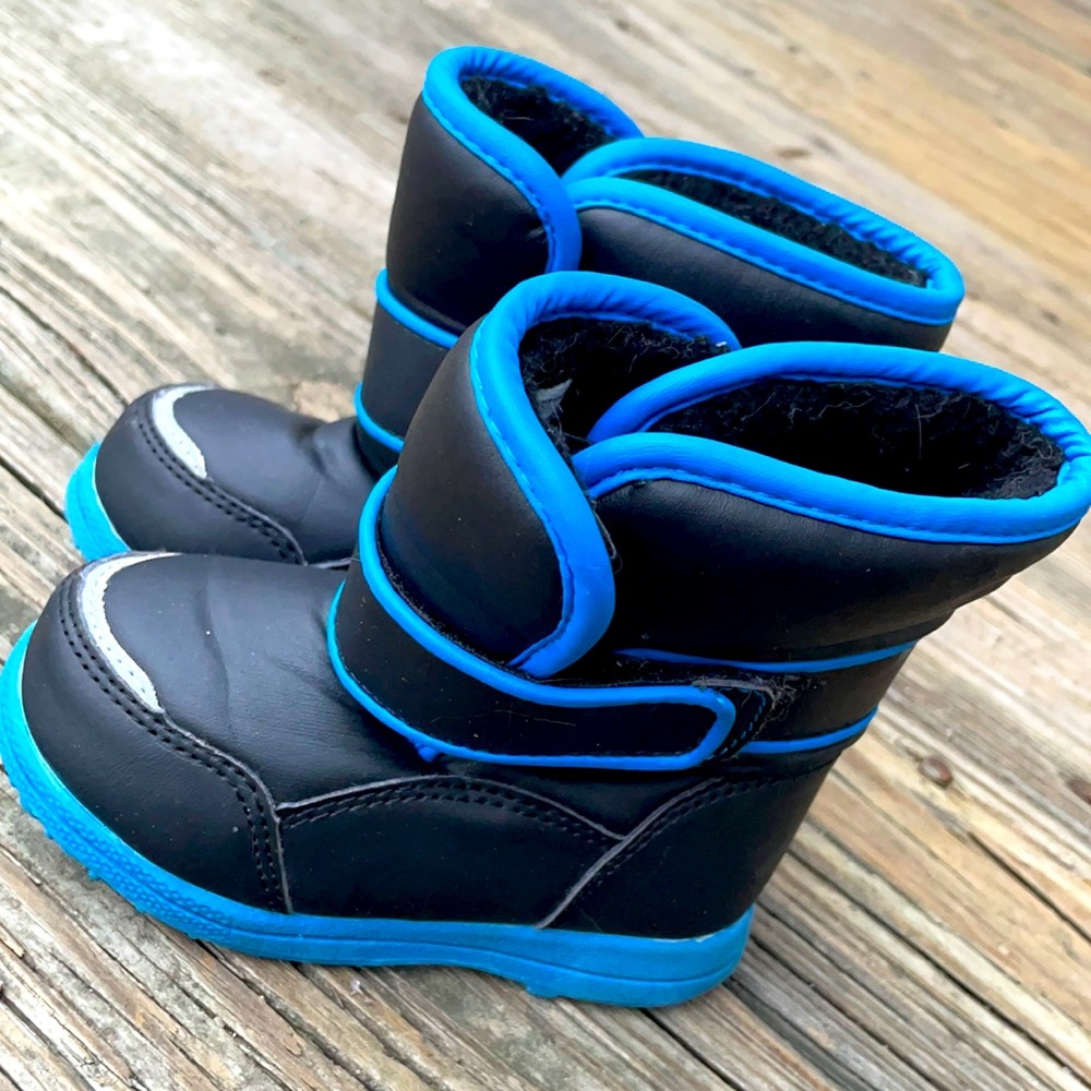 Boys black and blue Boots
